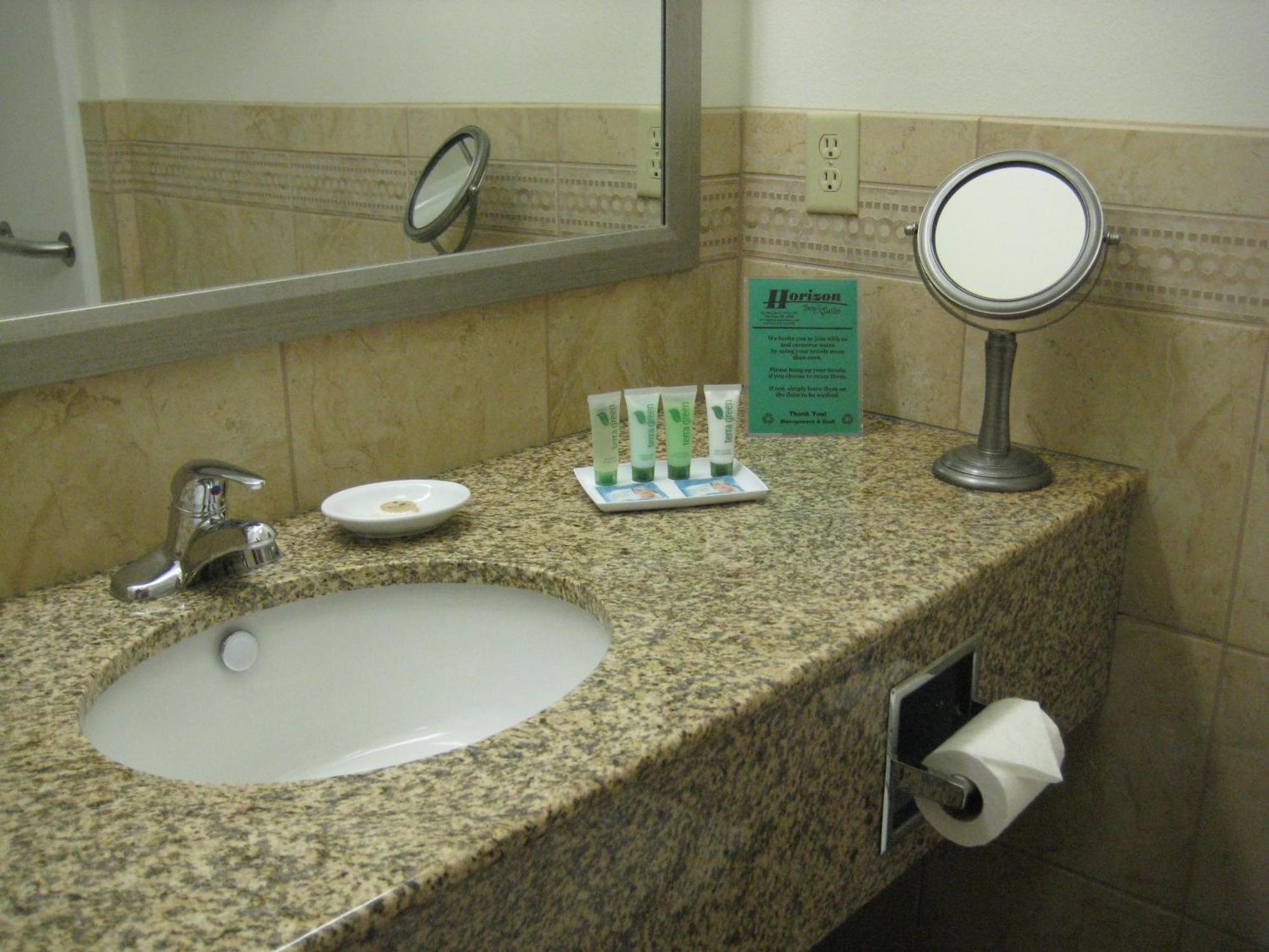 West Point Horizon Inn & Suites מראה חיצוני תמונה