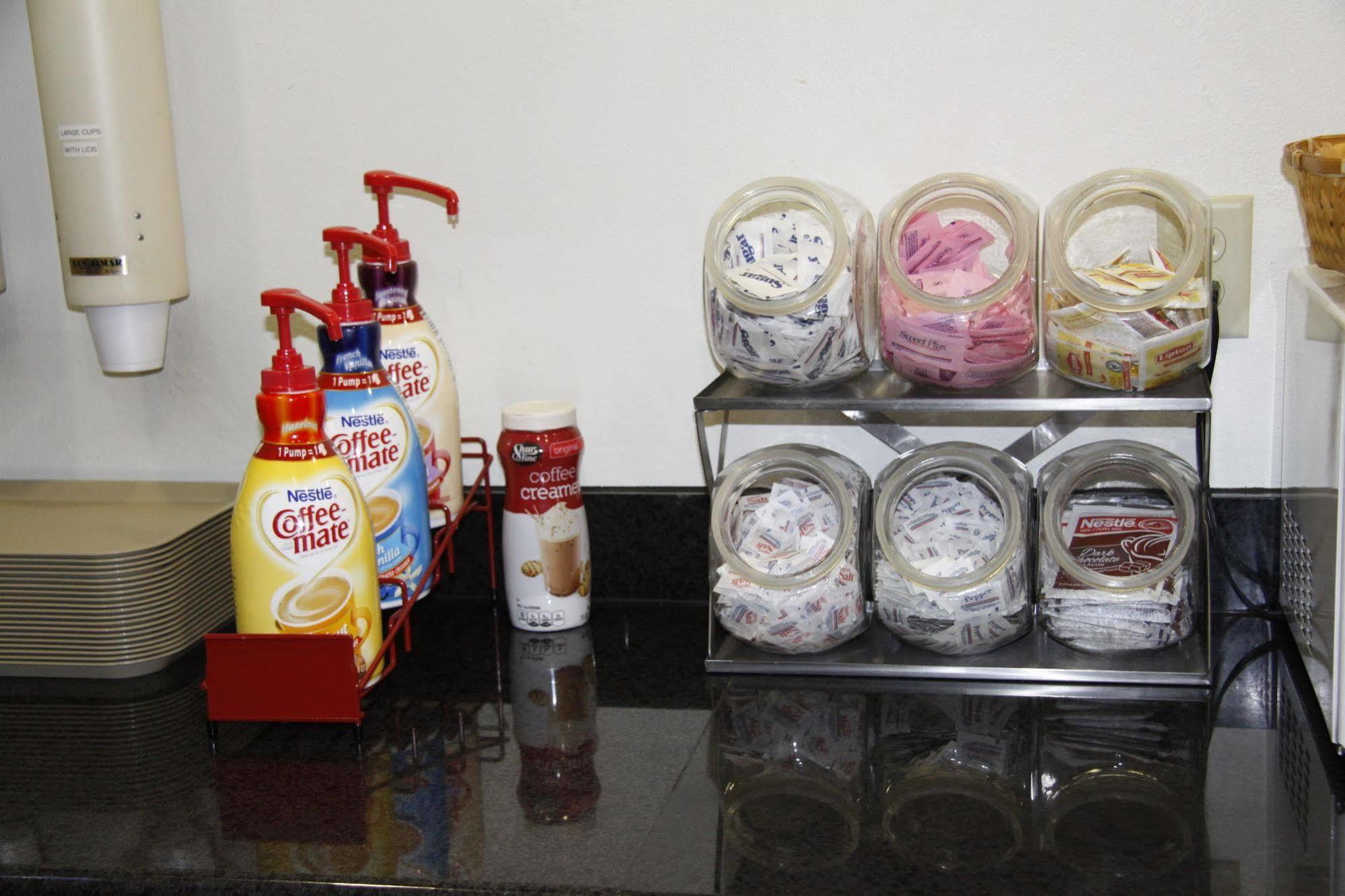 West Point Horizon Inn & Suites מראה חיצוני תמונה